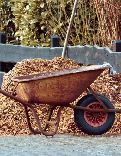 mulch_wheelbarrow